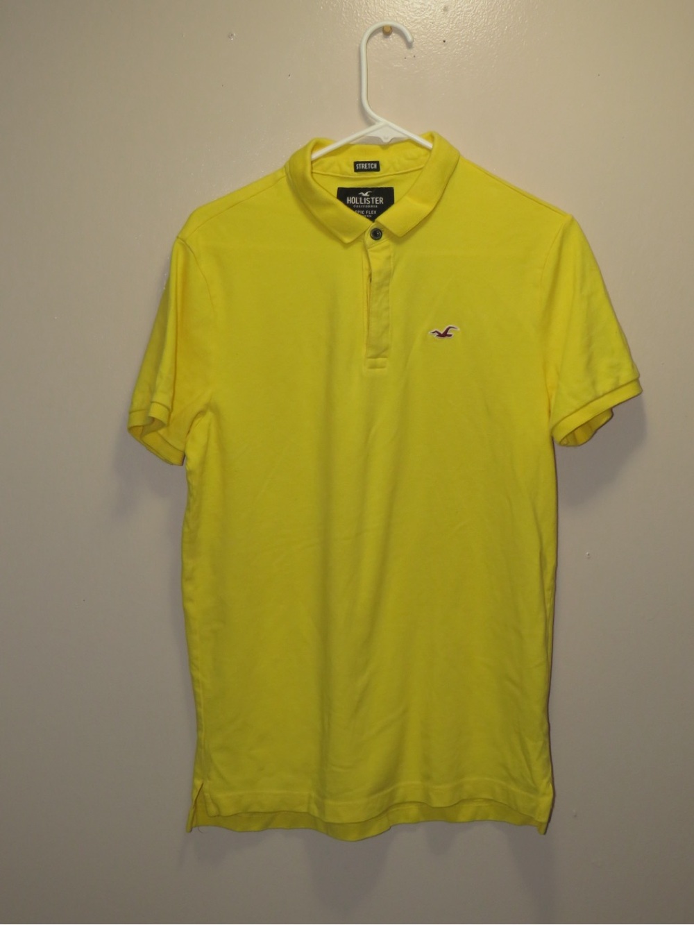 Hollister Men's Yellow Polo Shirt. Size Medium